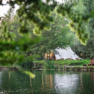 Marston Park - Luxury Lakeside Bell Tents
